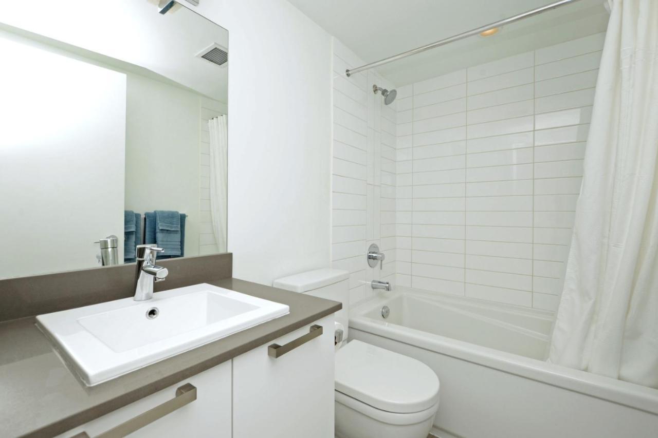 Gorgeous Old Town Condo With Patio And Parking! Victoria Exteriér fotografie