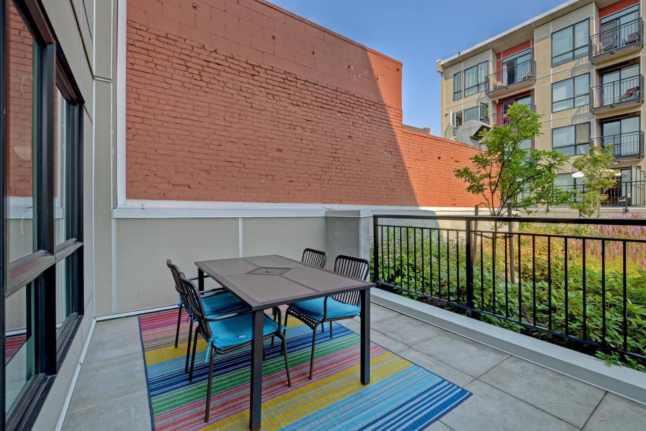 Gorgeous Old Town Condo With Patio And Parking! Victoria Exteriér fotografie